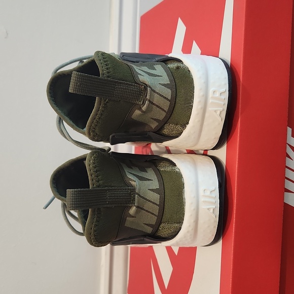 Nike Air Huarach - Picture 2 of 4